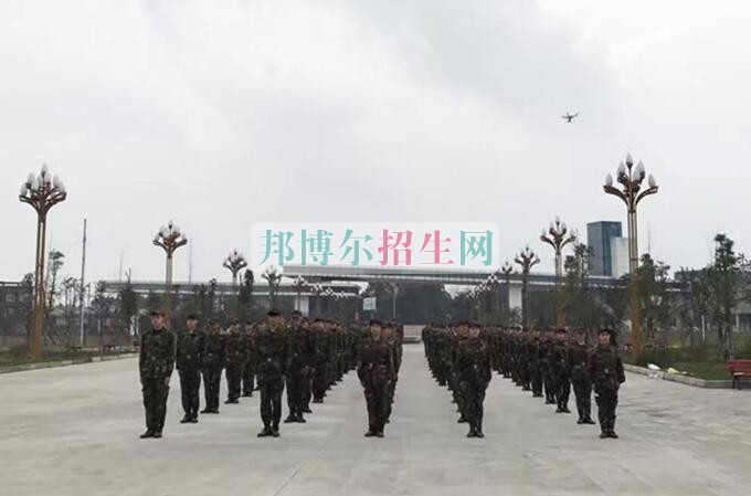 西翔航空學院青神校區首批新生軍訓火熱進行