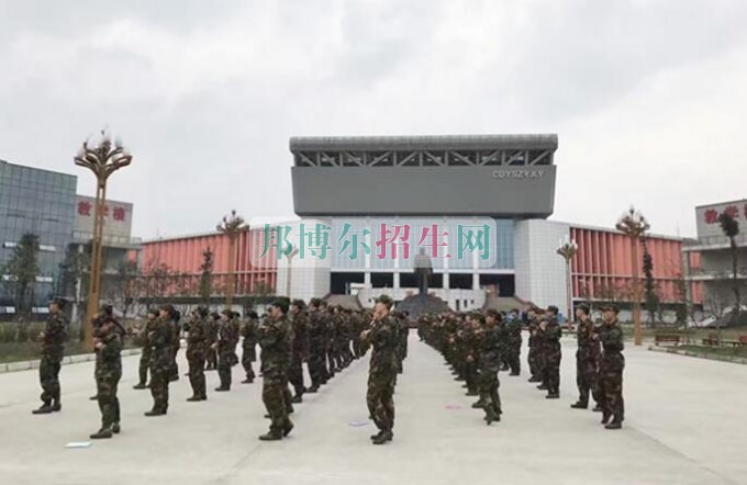 西翔航空學院青神校區首批新生軍訓火熱進行