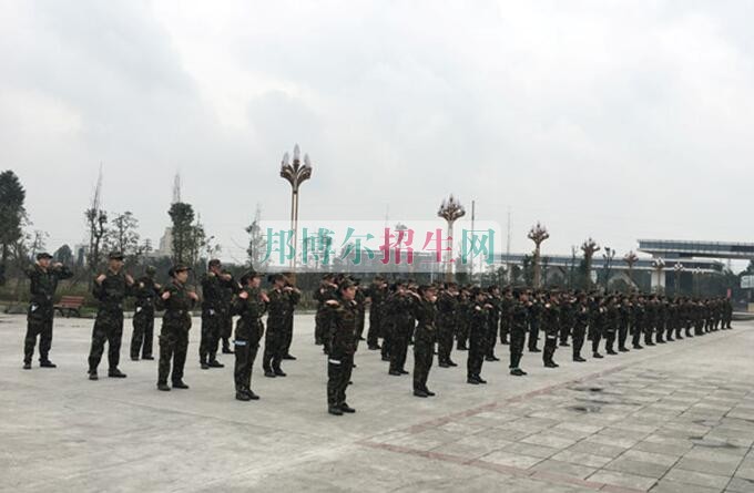 西翔航空學院青神校區首批新生軍訓火熱進行