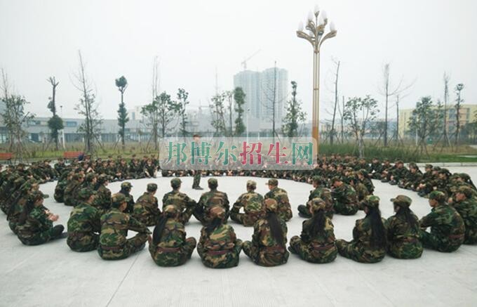 西翔航空學院青神校區首批新生軍訓火熱進行