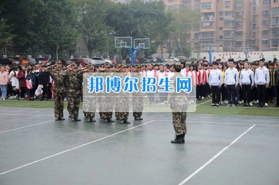 資陽師范學校隆重舉行新生軍訓匯報表演 展示17級資師學子風采