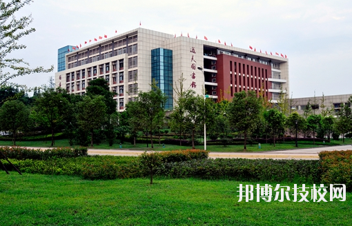 西南醫科大學附屬衛生學校3