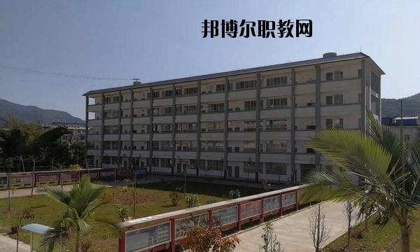 西雙版納經濟管理職業學校2020年招生辦聯系電話