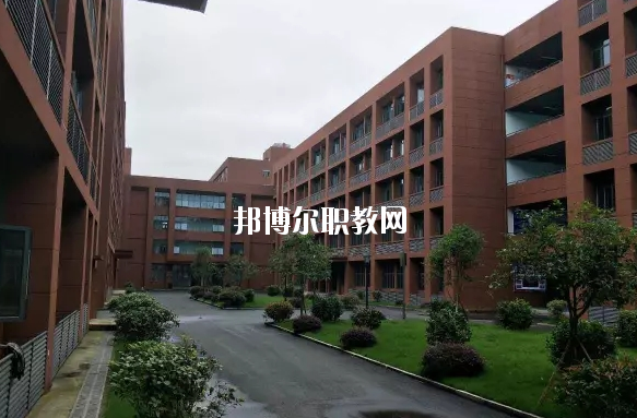 重慶人文藝術職業學校1