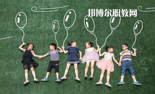 成都2021年男生讀幼師學校學什么好