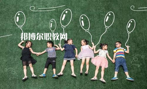 成都2021年女生在幼師學(xué)校學(xué)什么好