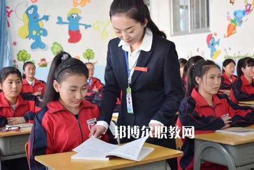 成都2021年女生讀幼師學校有前途嗎