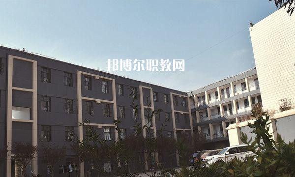 云南冶金高級技工學校2021年學費。收費多少