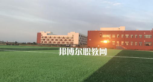 2023青島西大技工學(xué)校招生簡(jiǎn)章