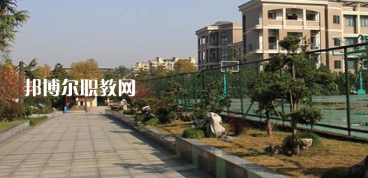 杭州市城西中學(xué)職高部地址在哪里，哪個地區(qū)，哪個城市?